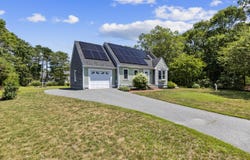 29 Sheffield Place, Mashpee, MA 02649