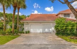 4107 Carriage Dr, Pompano Beach, FL 33069