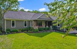 1000 CROWN POINTE Circle, SUAMICO, WI 54173-8077