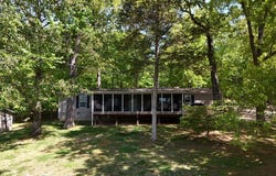 218 Meadow Ln, Byrdstown, TN 38549