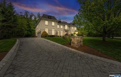 1 Sandstone Ridge, Upper Saddle River, NJ 07458
