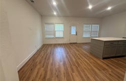 905 E 10th Street, Bonham, TX 75418