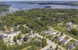466 Bleeker St, Delafield, WI 53018