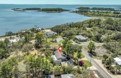706 SE 7th St, Carrabelle, FL 32322