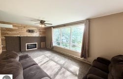 1307 S State Road, Ithaca, MI 48847