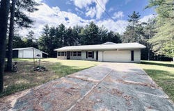 5905 E Moorestown Road, Lake City, MI 49651