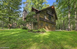 109 Valley Run, Greentown, PA 18426