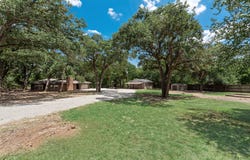 294 Thomas Len Road, Azle, TX 76020