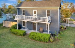 114 S WASHINGTON, El Campo, TX 77437