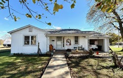 408 S 2nd Street, Houston, MO 65483