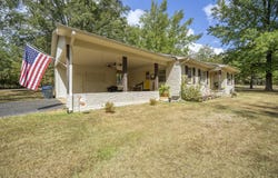 938 E POPLAR Ave, Selmer, TN 38375-1867