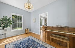 5 School St, Granby, MA 01033
