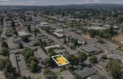 211 S LOCUST St, Canby, OR 97013