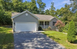 216 EXECUTIVE Way, HEDGESVILLE, WV 25427