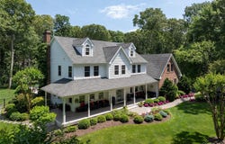 77 Mud Road, Setauket, NY 11733