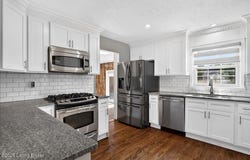 8618 Whipps Bend Rd, Louisville, KY 40222