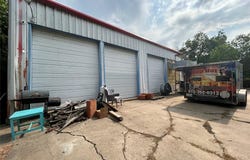109 E 11TH St, Taylor, TX 76574