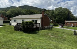 123 Hillview Dr, Roanoke, VA 24019