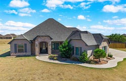 118 SW Elk Creek Loop, Cache, OK 73527-5000