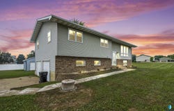 46704 265th St, Sioux Falls, SD 57107