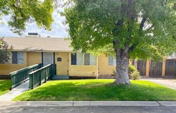 138 E Bellaire Way, Fresno, CA 93704