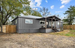 105 Willow Drive, Flatonia, TX 78941