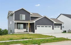 808 Crestview Dr, Solon, IA 52333