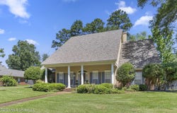 525 Ridge Circle, Brandon, MS 39047