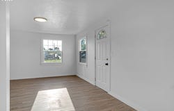 2010 E 1ST Ave, Albany, OR 97321