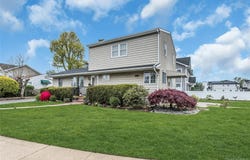27 Surrey Lane, Plainview, NY 11803