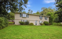 34 Hillview Circle, Poughkeepsie, NY 12603