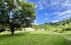 2750 Buffalo Rd, Oneida, TN 37841