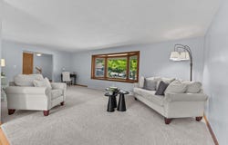 1330 N BRIARCLIFF Drive, APPLETON, WI 54915