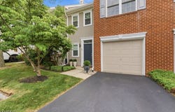 28 Dutch Ct, Holmdel Twp., NJ 07733-2704