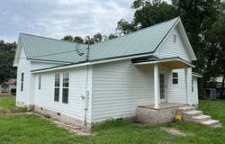 1071 W Pear St, Pavo, GA 31778