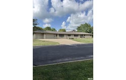 501 W CRESTWOOD Drive, Eureka, IL 61530