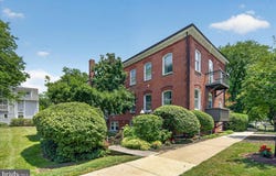 1 ACADEMY Court, PENNINGTON, NJ 08534
