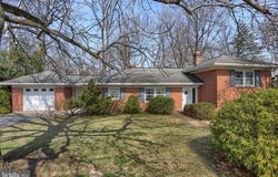 359 E GRANADA Avenue, HERSHEY, PA 17033