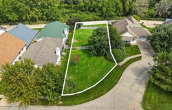 900 Longfellow Pl, IowaCity, IA 52240