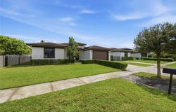 9450 SW 35th St, Miami, FL 33165