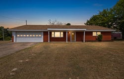 905 Hillcrest St, Linden, TX 75563