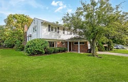 29 Randy Lane, Plainview, NY 11803