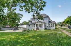 706 W 12th Street, Cedar Falls, IA 50613