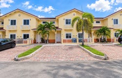 7464 NW 180th St, Hialeah, FL 33015