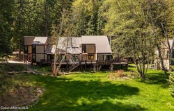 140 Snowgoose Ln, Sandpoint, ID 83864