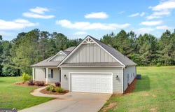 112 Hunters Chase Court, Eatonton, GA 31024