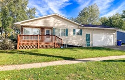 1646 Lawnridge Ave SE, Huron, SD 57350