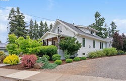 810 CHADWICK St, Silverton, OR 97381