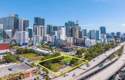 301 SW 8th St, Miami, FL 33130