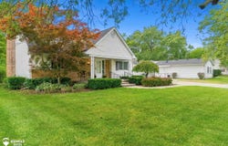 314 Cedarwood Drive, Flushing, MI 48433